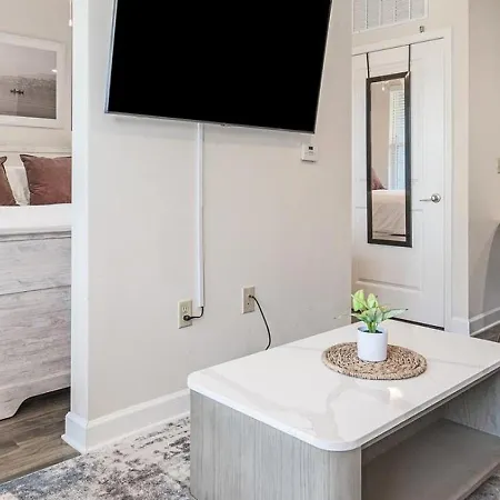 Landing Modern With Amazing Amenities Apartment