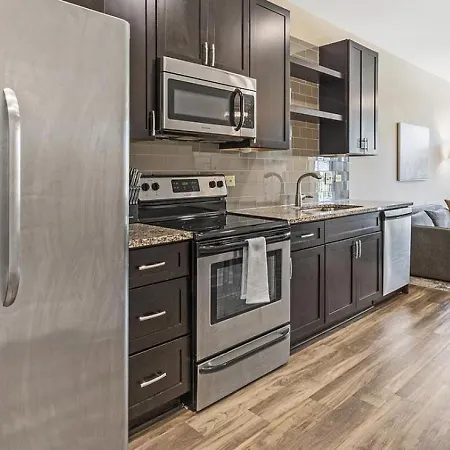 Landing Modern With Amazing Amenities Apartment