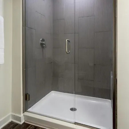 Apartment Landing Modern With Amazing Amenities *