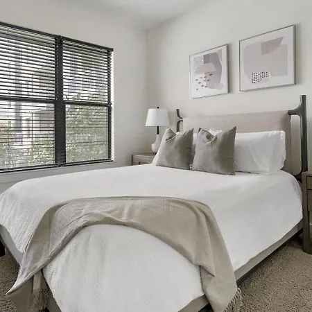 Landing Modern With Amazing Amenities Apartment Charlotte