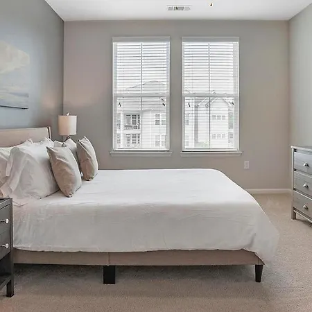 Apartment Landing Modern With Amazing Amenities