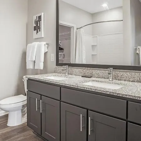 Landing Modern With Amazing Amenities Apartment Charlotte