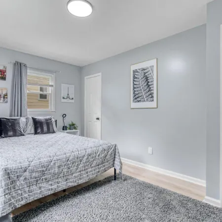 Stylish Near Uptown, Unc, Noda, Plaza-shamrock