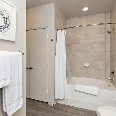 Landing At The Henry - 1 Bedroom In Northwest