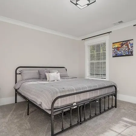 10 Mins From Uptown Clt Retreat!