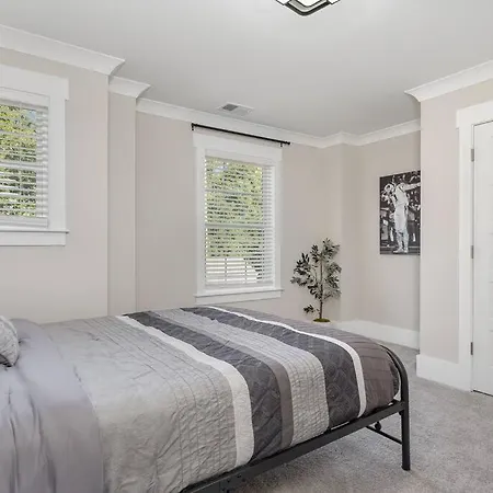 Holiday home 10 Mins From Uptown Clt Retreat! Charlotte