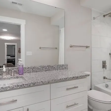 10 Mins From Uptown Clt Retreat! * Charlotte