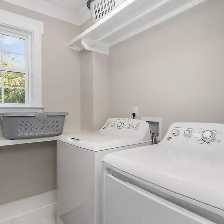 Holiday home 10 Mins From Uptown Clt Retreat! Charlotte