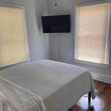 Holiday home Downtown,fenced Yard,5 Beds