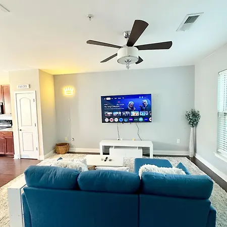 Modern Townhouse - 1 Min To Uptown Clt - Walk To Restaurants Charlotte