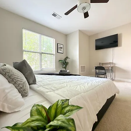 Modern Townhouse - 1 Min To Uptown Clt - Walk To Restaurants Holiday home Charlotte