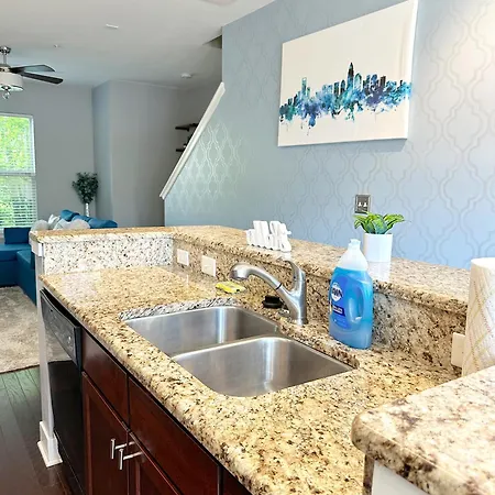 Modern Townhouse - 1 Min To Uptown Clt - Walk To Restaurants *