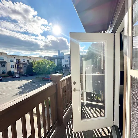 Modern Townhouse - 1 Min To Uptown Clt - Walk To Restaurants