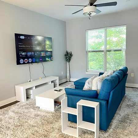 Modern Townhouse - 1 Min To Uptown Clt - Walk To Restaurants Holiday home