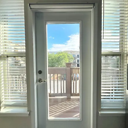 Modern Townhouse - 1 Min To Uptown Clt - Walk To Restaurants Holiday home *