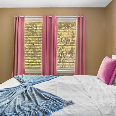 4bd Contemporary With Bbq, Game