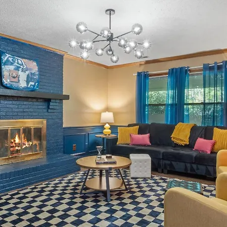 Holiday home 4bd Contemporary With Bbq, Game Charlotte