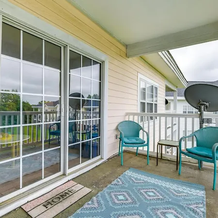 Charming W/ Balcony, 1 Mi To Unc Charlotte! Holiday home Charlotte