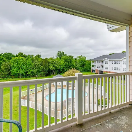 Charming W/ Balcony, 1 Mi To Unc Charlotte! *