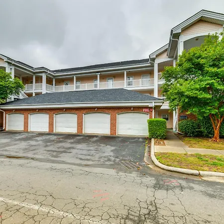 Charming W/ Balcony, 1 Mi To Unc Charlotte! Holiday home *