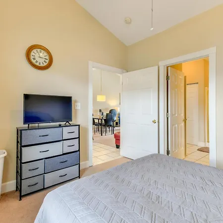Holiday home Charming W/ Balcony, 1 Mi To Unc Charlotte! *