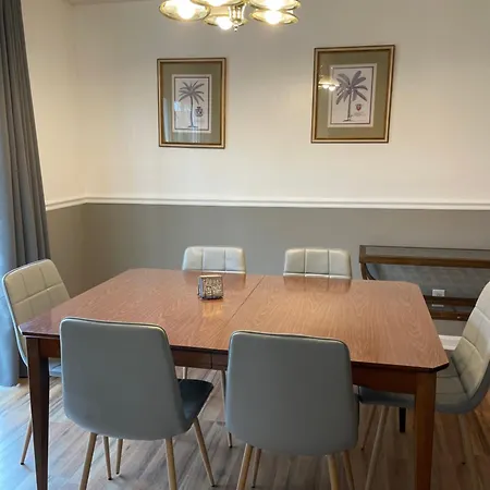 Haven - Uptown/airport Corridor Holiday home *