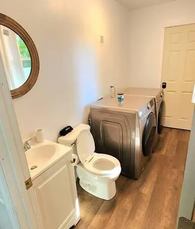 Holiday home Chic, Modern Retreat, Kids&dog Friendly, Dt Matthews