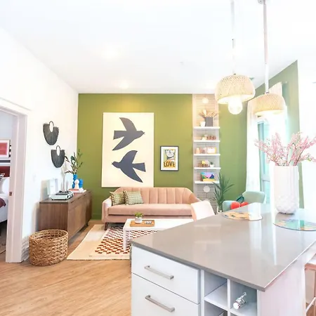Experience Modern Comfort At Savoy In Apartment *