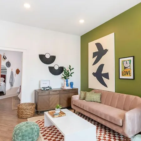 Apartment Experience Modern Comfort At Savoy In *
