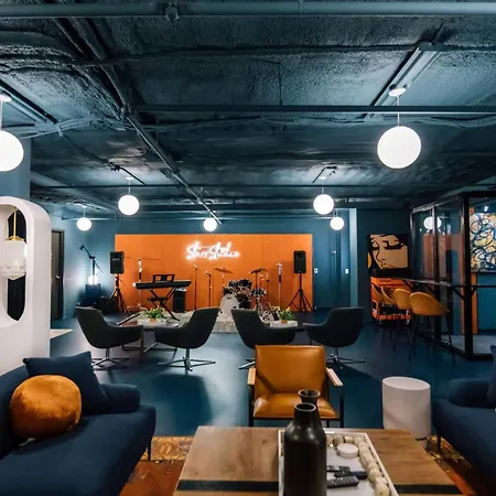 Experience Modern Comfort At Savoy In Apartment Charlotte