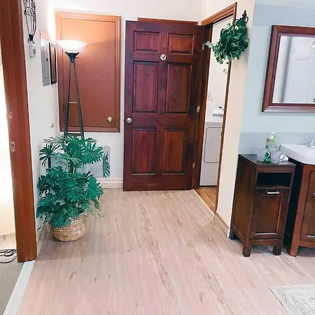 Walkable Uptown Area, King Suite, Quiet And Private