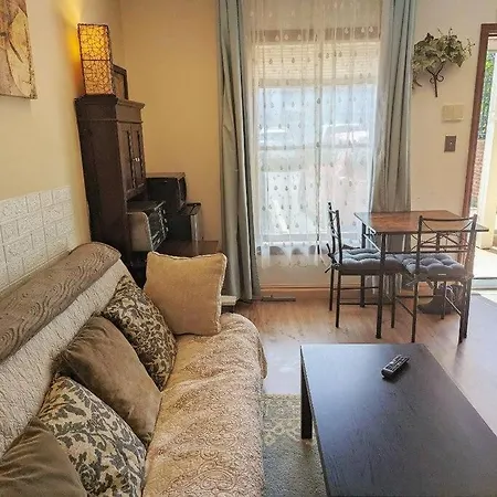 Walkable Uptown Area, King Suite, Quiet And Private *