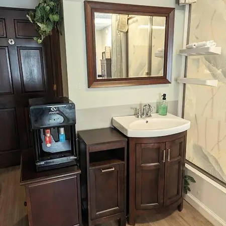 Walkable Uptown Area, King Suite, Quiet And Private Charlotte