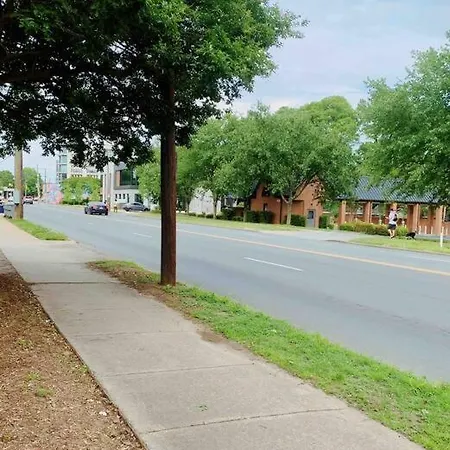 Walkable Uptown Area, King Suite, Quiet And Private Charlotte