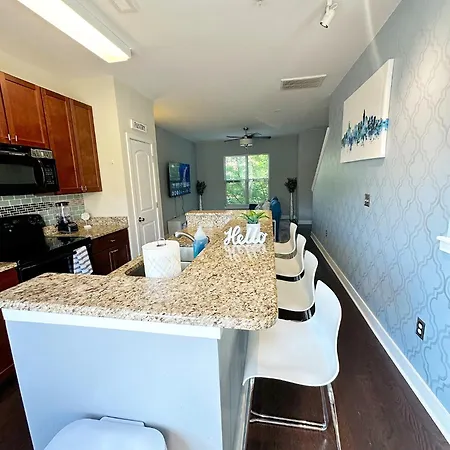 Modern Townhouse - 1 Min To Uptown Clt - Walk To Restaurants *