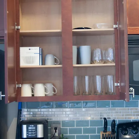 Modern Townhouse - 1 Min To Uptown Clt - Walk To Restaurants Holiday home