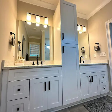 New Charming 3bd Townhome With Wifi - 9 Min To Uptown