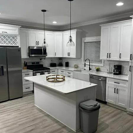 New Charming 3bd Townhome With Wifi - 9 Min To Uptown Holiday home *