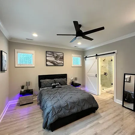 Holiday home New Charming 3bd Townhome With Wifi - 9 Min To Uptown *