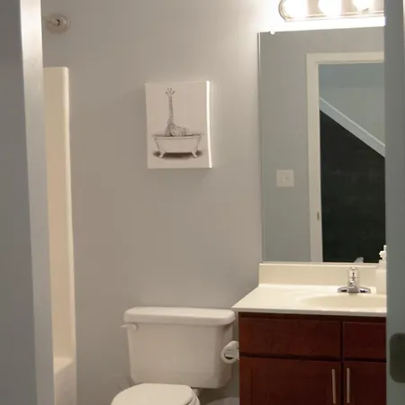 Modern Townhouse - 1 Min To Uptown Clt - Walk To Restaurants *