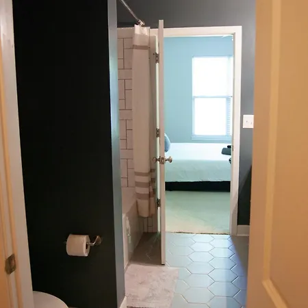 Modern Townhouse - 1 Min To Uptown Clt - Walk To Restaurants Holiday home Charlotte