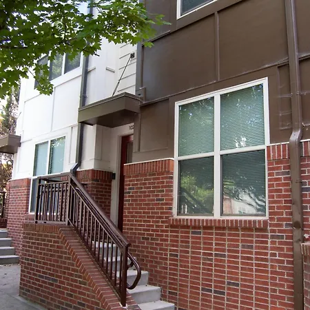 Holiday home Modern Townhouse - 1 Min To Uptown Clt - Walk To Restaurants *