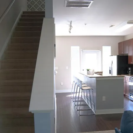 Holiday home Modern Townhouse - 1 Min To Uptown Clt - Walk To Restaurants Charlotte
