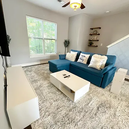 Modern Townhouse - 1 Min To Uptown Clt - Walk To Restaurants Holiday home