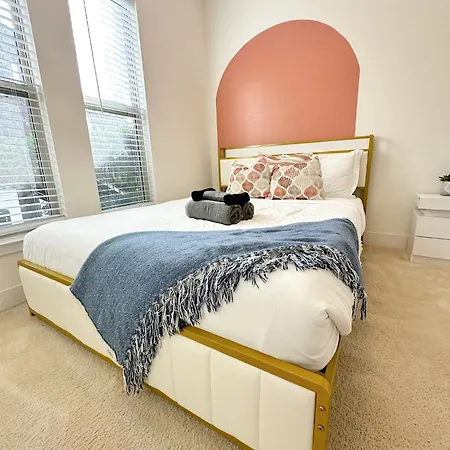 Holiday home Modern Townhouse - 1 Min To Uptown Clt - Walk To Restaurants