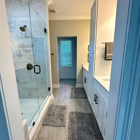 New Charming 3bd Townhome With Wifi - 9 Min To Uptown Holiday home *