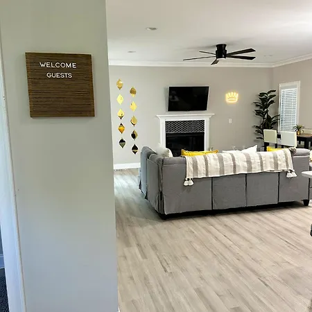 New Charming 3bd Townhome With Wifi - 9 Min To Uptown