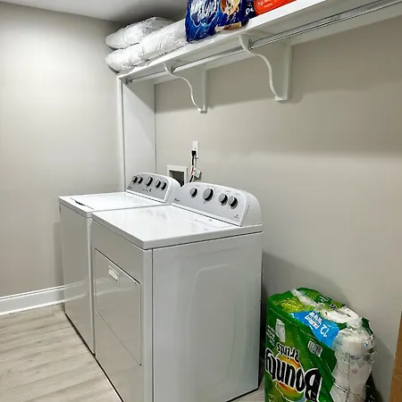 New Charming 3bd Townhome With Wifi - 9 Min To Uptown