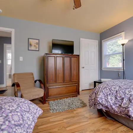 Holiday home Renovated - 3 Mi To Downtown!