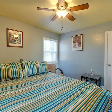 Holiday home Renovated - 3 Mi To Downtown! Charlotte